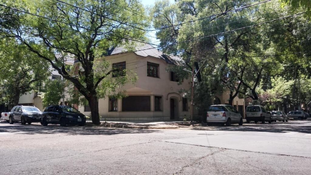 Casa en venta en la Quinta sección de la Ciudad de Mendoza argentina.