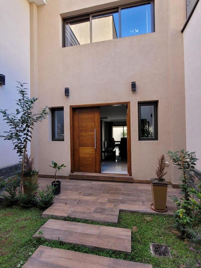 Casa en venta en la calle Martín Zapata de la Quinta seccion en la Ciudad de Mendoza.