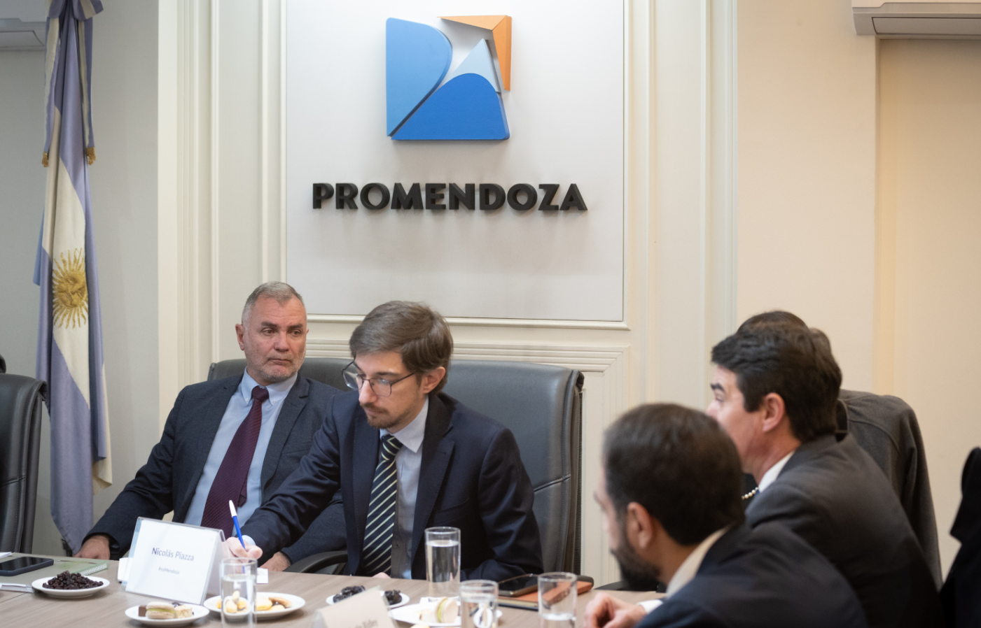 Oportunidades Globales: Mendoza Recibe a Representantes de Dubai Chambers para Fortalecer Alianzas de Inversión y Exportación