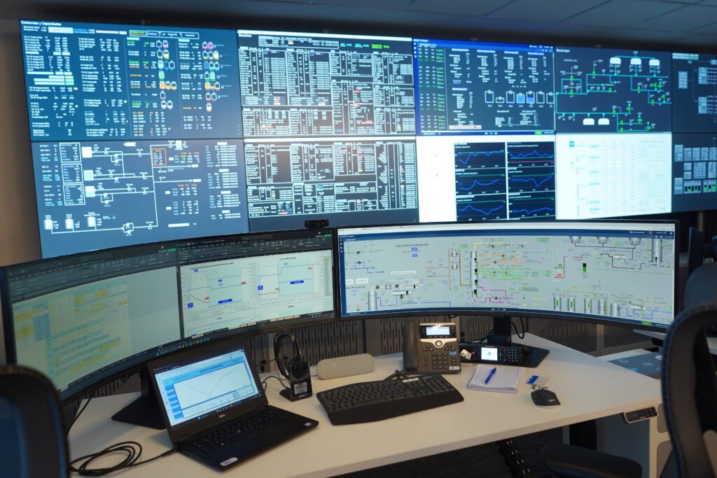 Sala de control inteligente en Mendoza, Lujan de Cuyo. YPF.