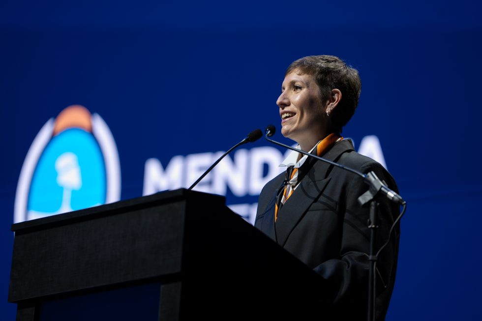 La Ministra de Energia y Ambiente de la provincia de Mendoza en la presentación del Foro en el Auditorio Angel Bustelo.