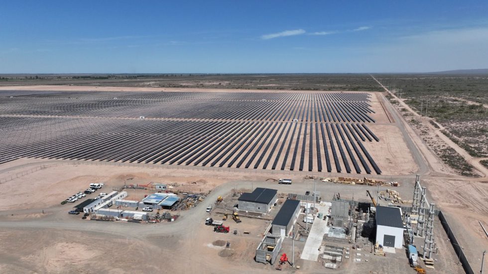 Parque Solar fotovoltaico desarrollado por YPF Luz en Mendoza Argentina.