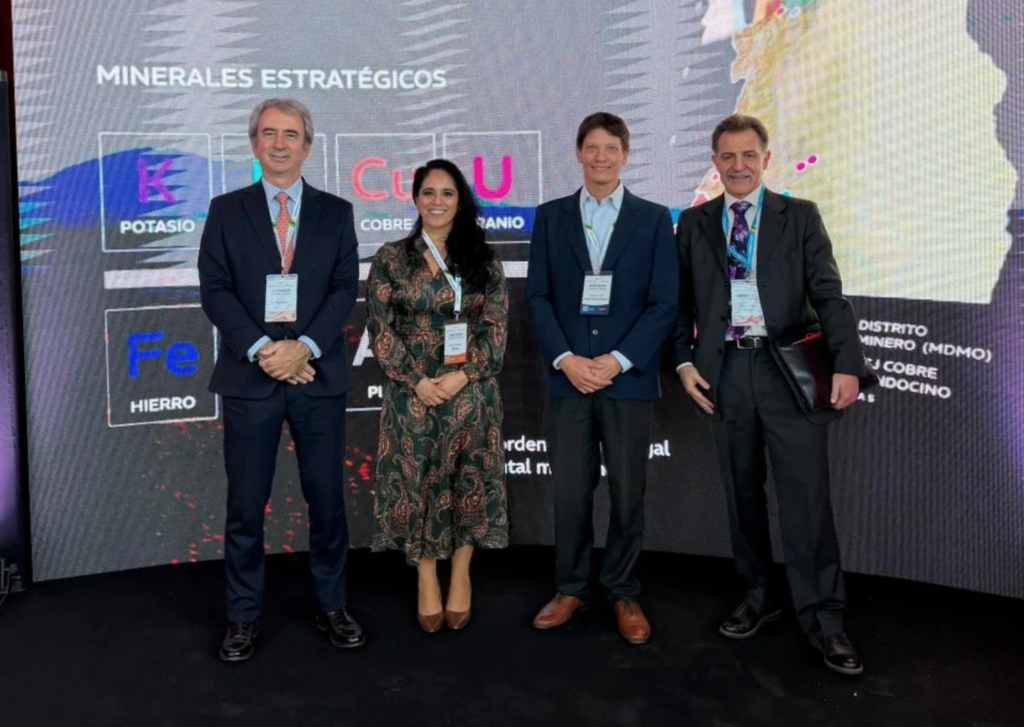 Santiago Montt Consultor Independiente y Abogado, Paula Quijada Directora Ejecutiva FEXIMIN,Federico Arce CEO Invest in Mendoza y Osvaldo Urzúa Director CESCO.